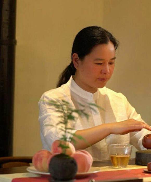 紫砂艺人范俊华，工艺美术师