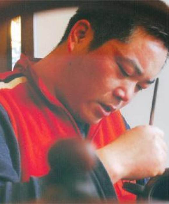 紫砂艺人范卫平，助理工艺美术师