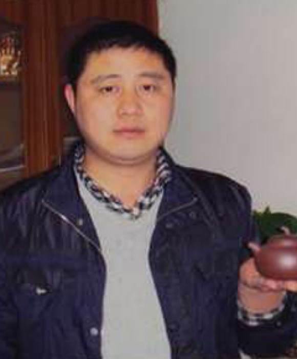 紫砂艺人范卫，高级工艺美术师（乡土人才评审获得）
