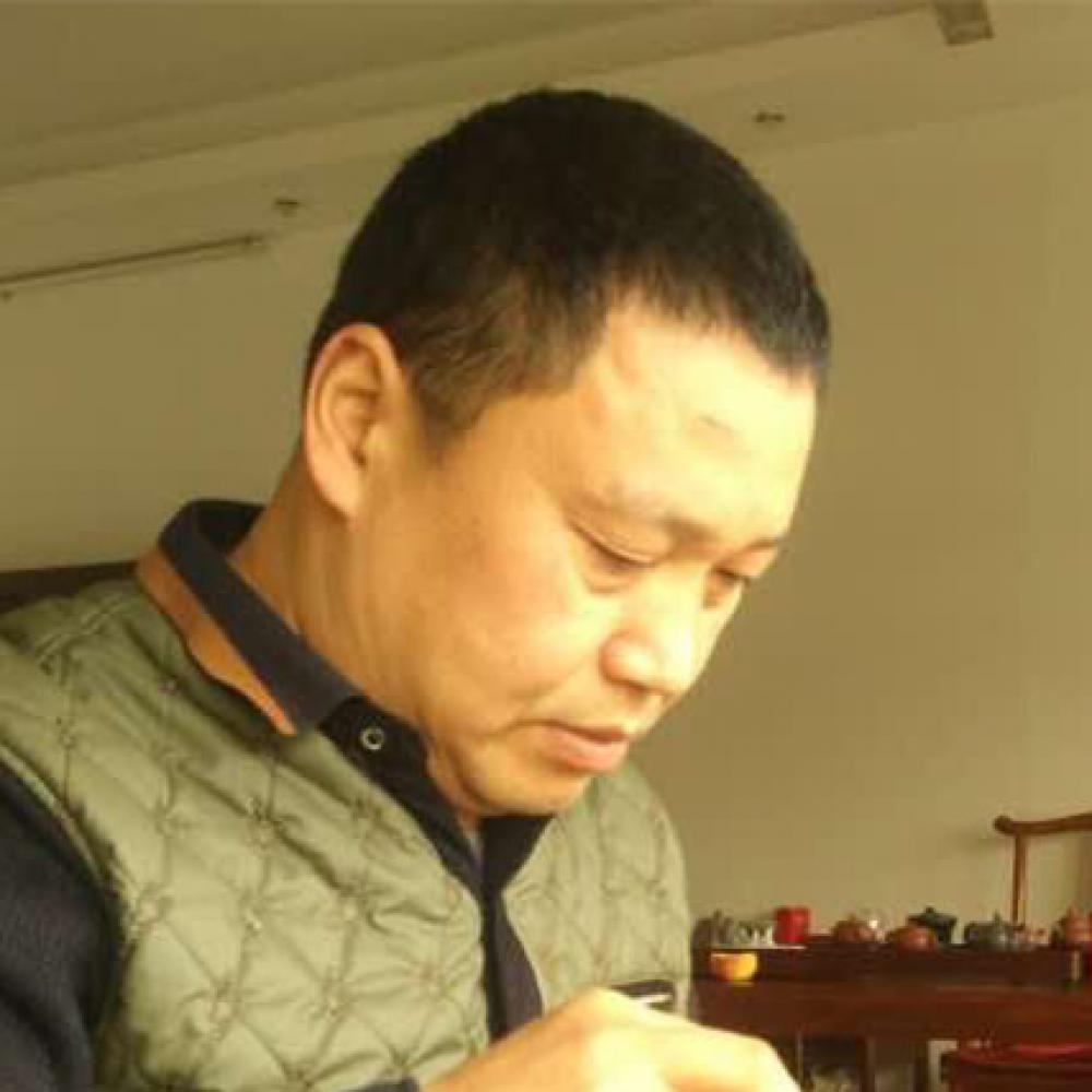紫砂艺人范国强，助理工艺美术师