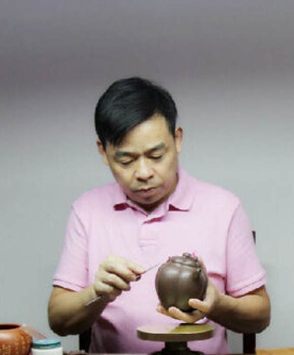 紫砂艺人范年丰，工艺美术师
