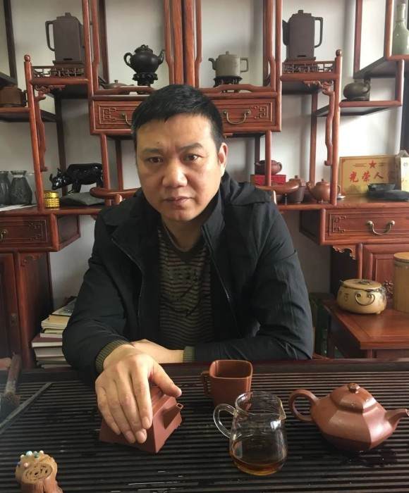 紫砂艺人范庆，工艺美术师