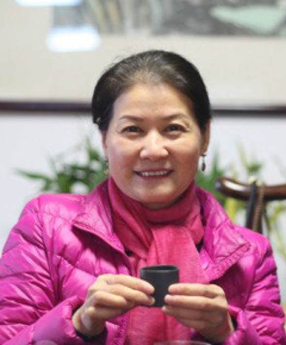 紫砂艺人范建华，正高级工艺美术师