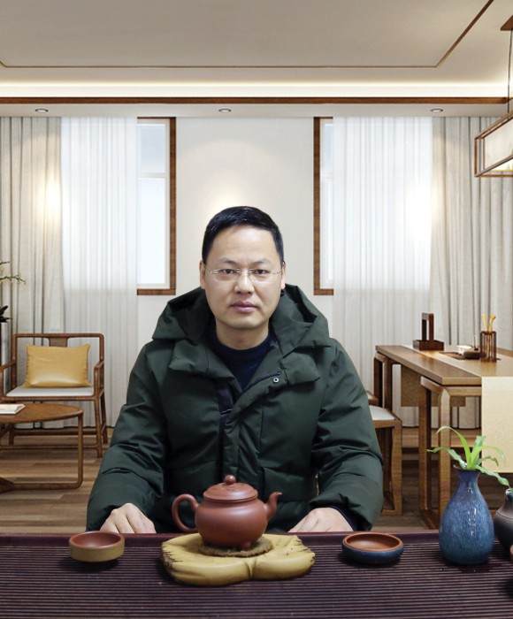 紫砂艺人范建新，工艺美术师