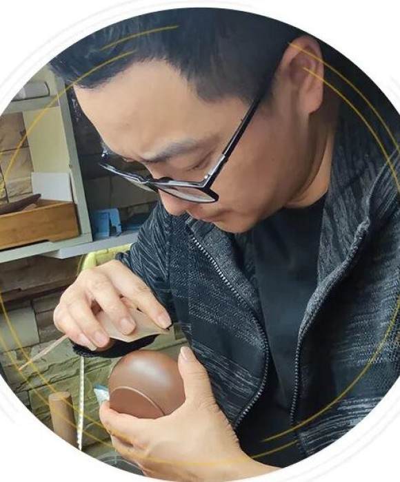 紫砂艺人范强，工艺美术员