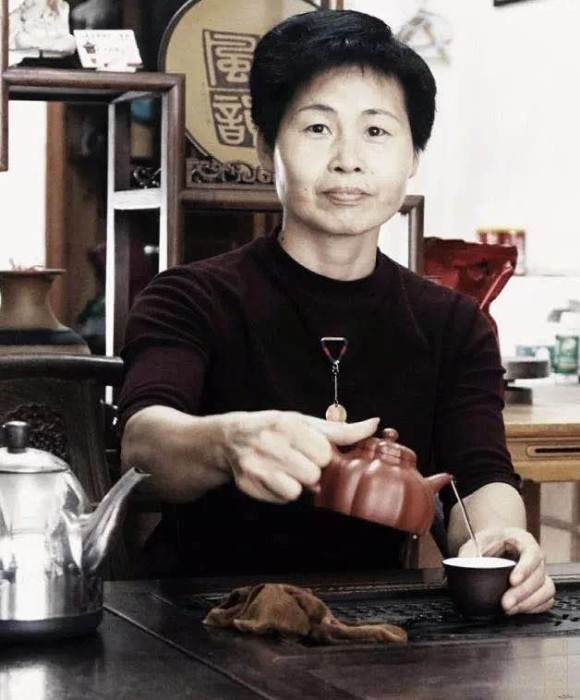 紫砂艺人范忠君，高级工艺美术师