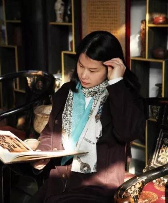 紫砂艺人范惠萍，高级工艺美术师