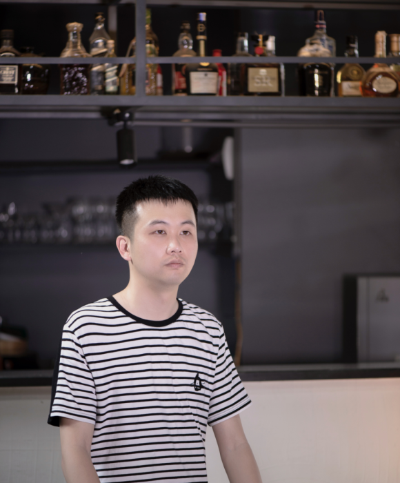 紫砂艺人范戎，助理工艺美术师