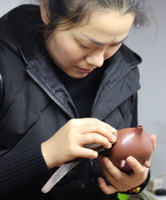 紫砂艺人范敏敏，工艺美术师