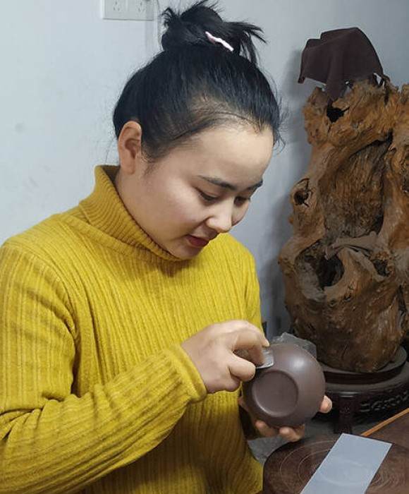 紫砂艺人范文技，工艺美术师