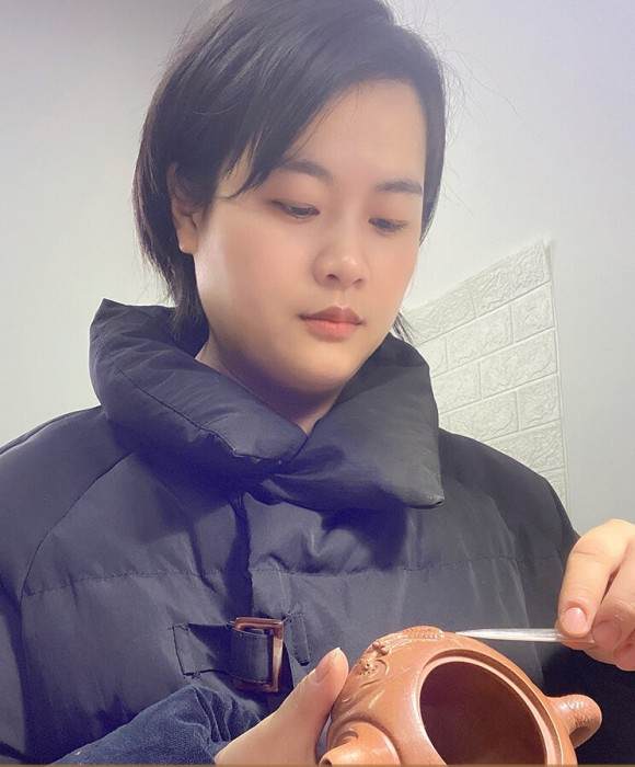 紫砂艺人范春燕，助理工艺美术师