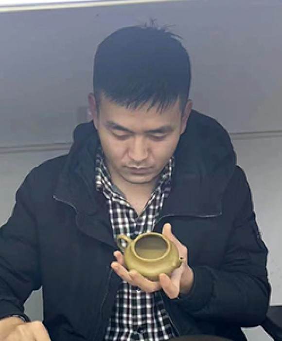 紫砂艺人范春震，民间实力派
