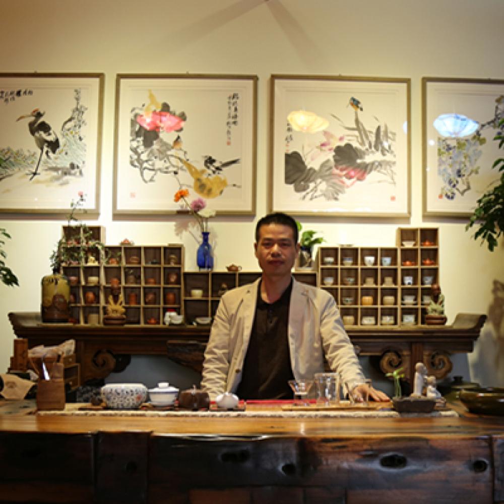 紫砂艺人范朝伟，高级工艺美术师