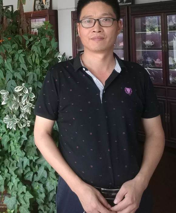 紫砂艺人范杰超，工艺美术员