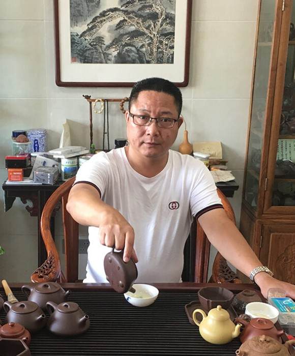 紫砂艺人范毅群，工艺美术员