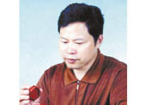 紫砂艺人范永军，正高级工艺美术师