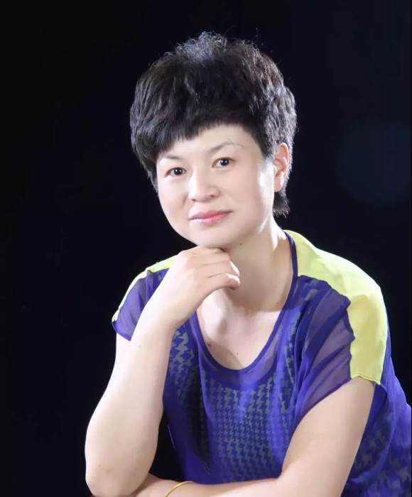 紫砂艺人范永芳，高级工艺美术师