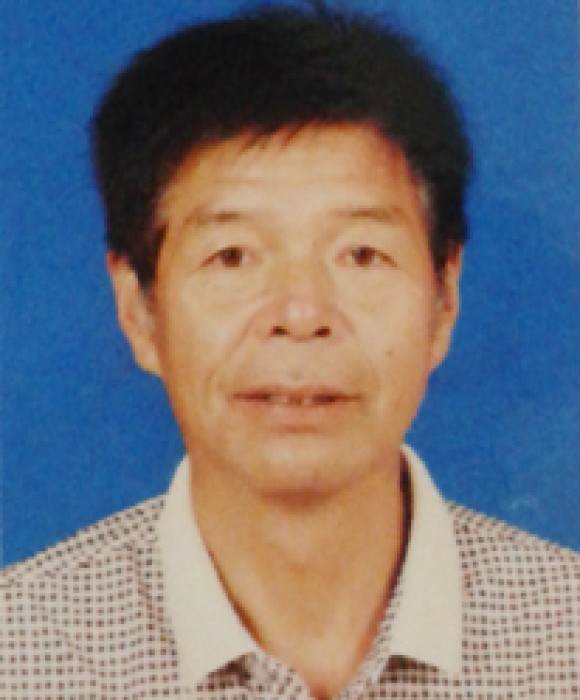 紫砂艺人范汉忠，高级工艺美术师