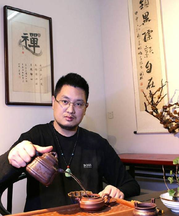 紫砂艺人范洁，高级工艺美术师