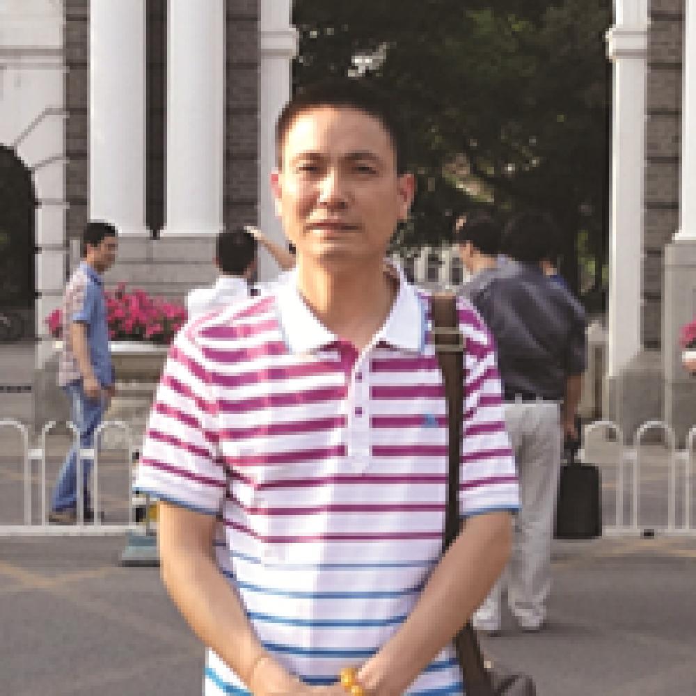 紫砂艺人范洪明，工艺美术师