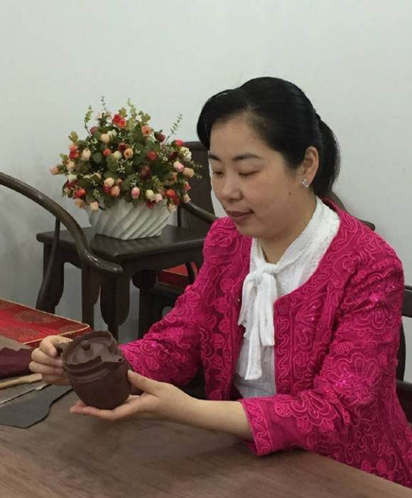 紫砂艺人范海燕，工艺美术师