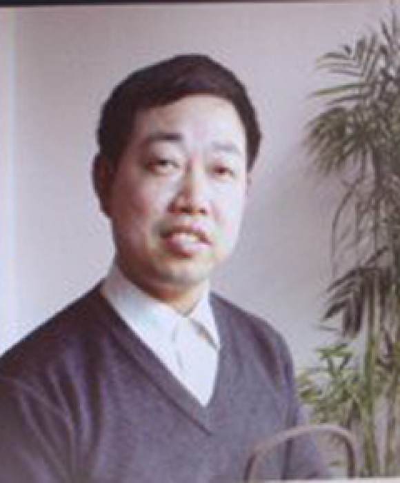 紫砂艺人范盘初，助理工艺美术师