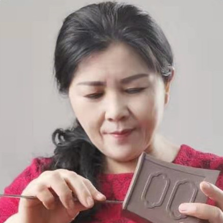 紫砂艺人范秀红，高级工艺美术师