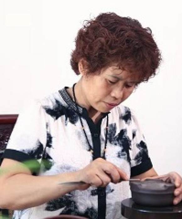 紫砂艺人范秀芳，正高级工艺美术师