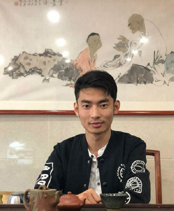 紫砂艺人范维东，助理工艺美术师