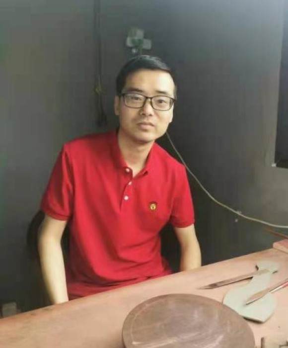 紫砂艺人范超，助理工艺美术师