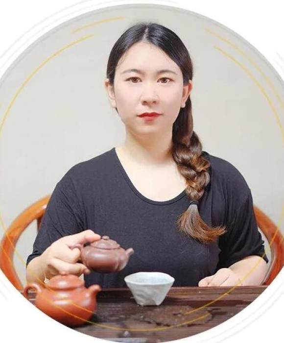 紫砂艺人范青青，助理工艺美术师