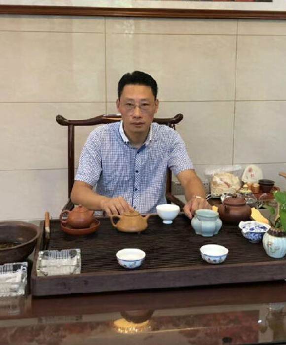 紫砂艺人范顺松，工艺美术师