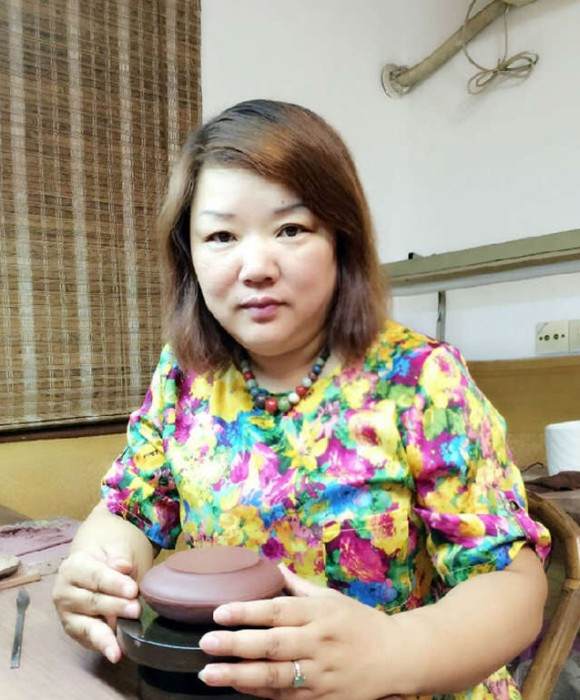 紫砂艺人葛惠琴，工艺美术师