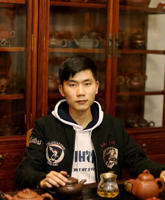紫砂艺人葛科伟，助理工艺美术师