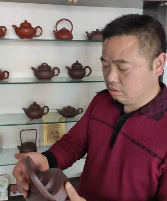 紫砂艺人董成良，助理工艺美术师