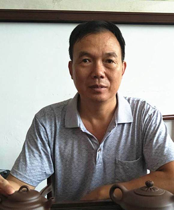紫砂艺人蒋亚军，助理工艺美术师