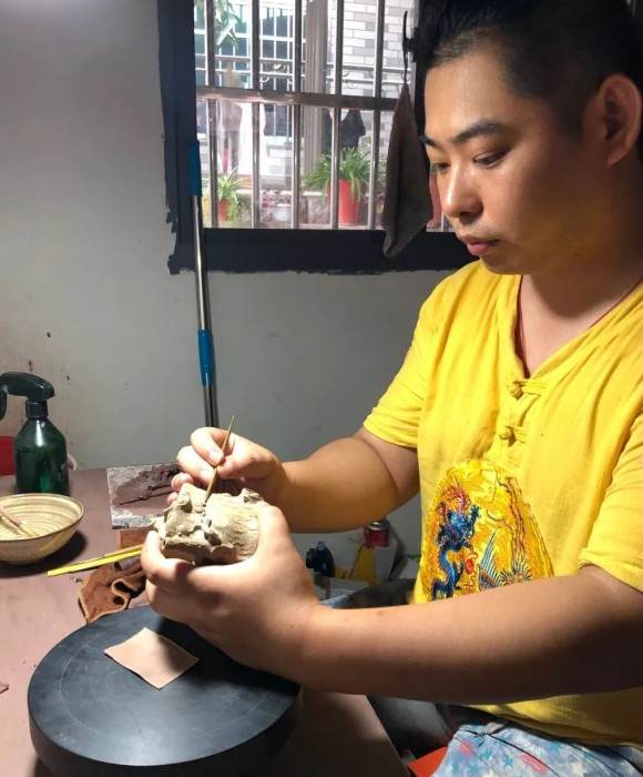 紫砂艺人蒋亨，助理工艺美术师