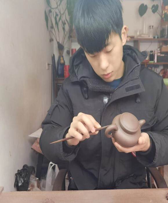 紫砂艺人蒋伟，助理工艺美术师