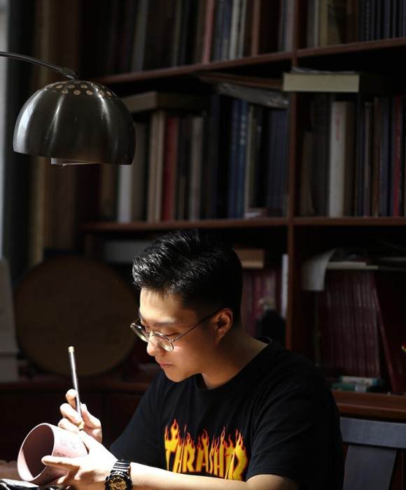 紫砂艺人蒋卓成，助理工艺美术师