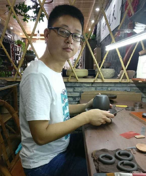 紫砂艺人蒋宗敏，助理工艺美术师