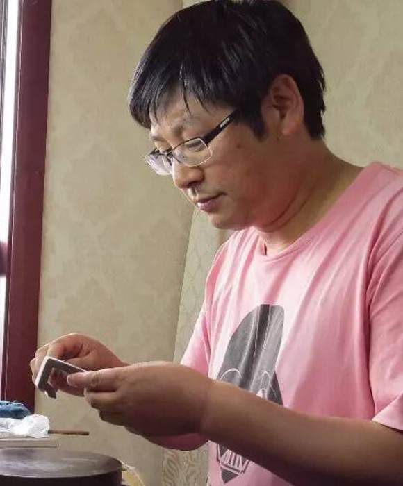 紫砂艺人蒋小东，助理工艺美术师