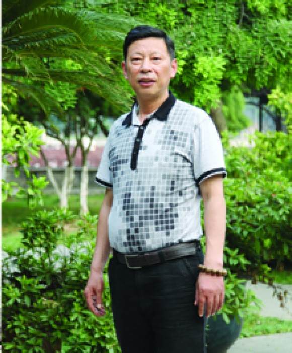 紫砂艺人蒋岳年，工艺美术员