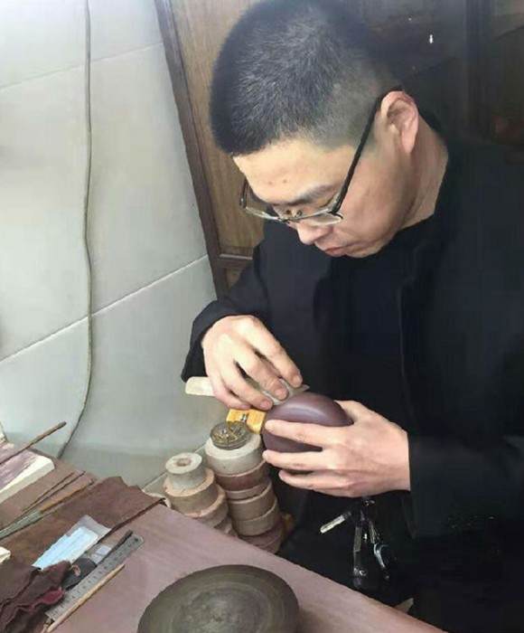 紫砂艺人蒋朝明，工艺美术师