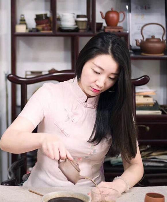 紫砂艺人蒋欣谕，工艺美术师