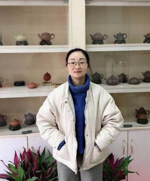 紫砂艺人蒋芳仙，工艺美术师