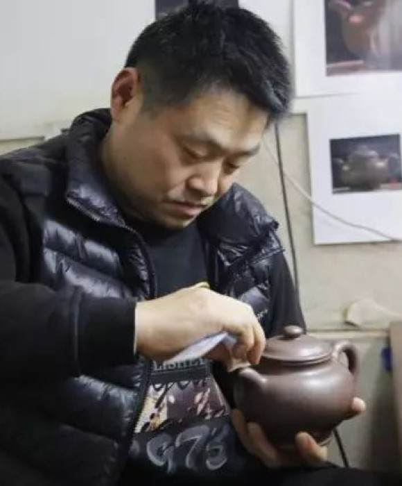 紫砂艺人蔡华强，正高级工艺美术师