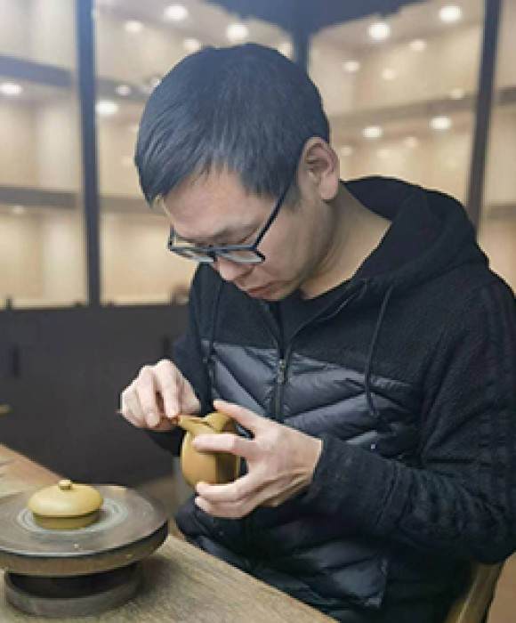 紫砂艺人薛凌潇，助理工艺美术师