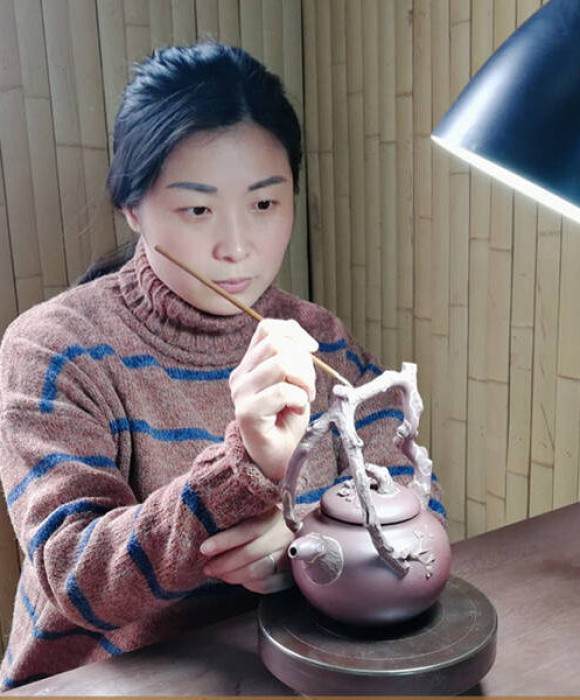 紫砂艺人薛春蕾，助理工艺美术师