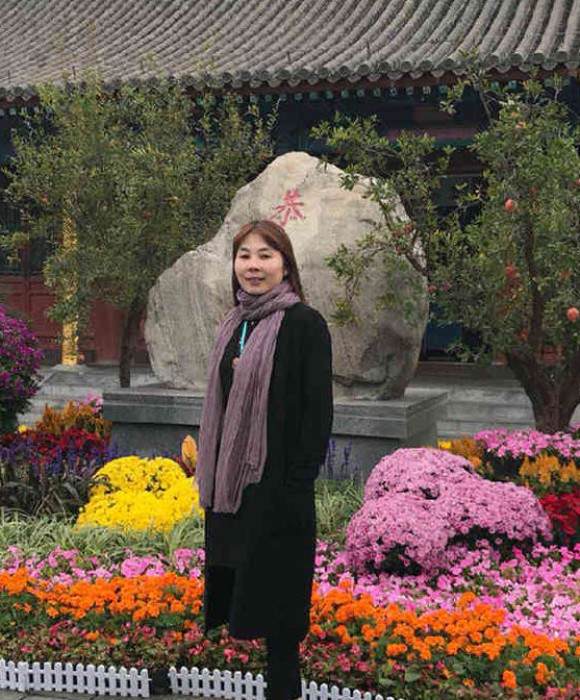 紫砂艺人薛阿琴，助理工艺美术师