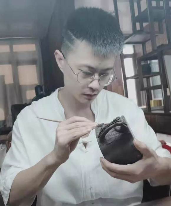 紫砂艺人袁新叶，助理工艺美术师